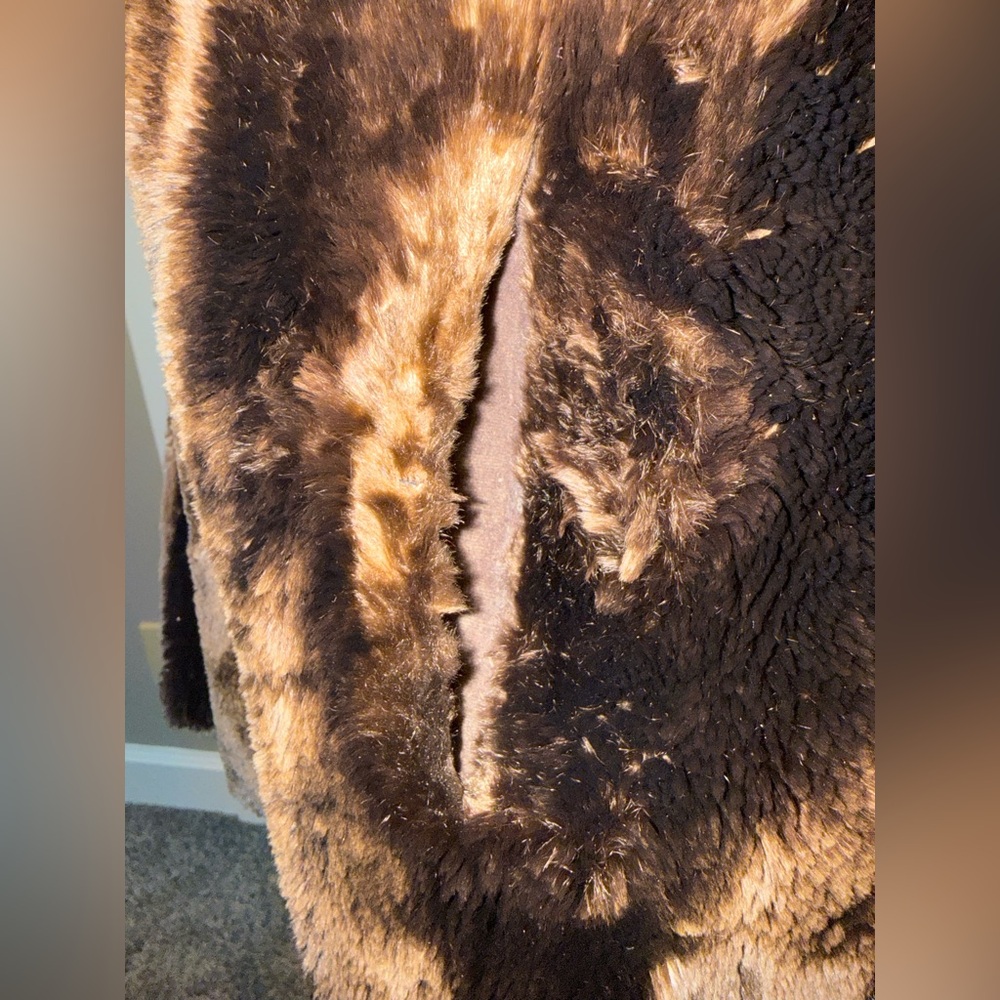 M. HURTIG & SON FURS Stunning Jacket - Picture 7 of 14